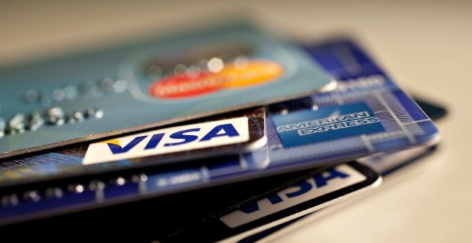 6 Reasons Why Your Business Should Get A Business Credit Card
