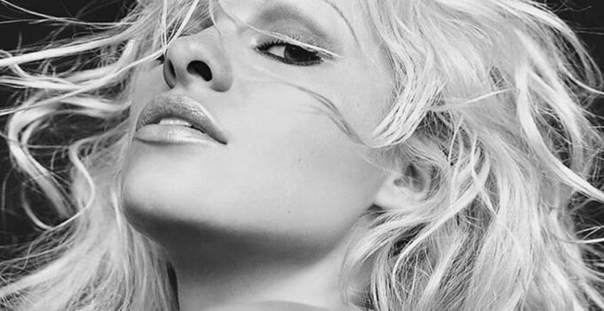 Pamela Anderson Net Worth & Earnings – How Much She Earns