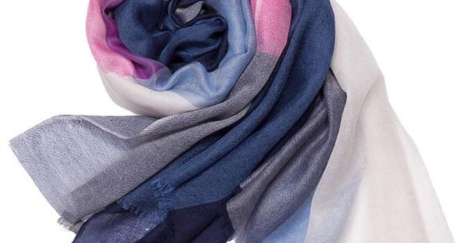 How to Choose the Best Cashmere Scarf to Highlight Your Wardrobe