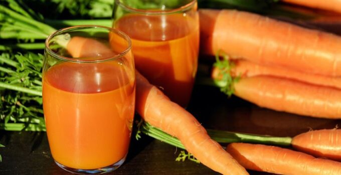 How to Make Carrot Juice in a Blender