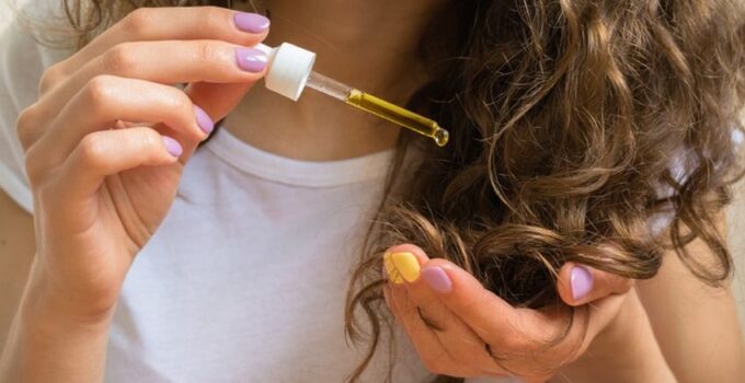 7 Must-Use Natural Oils That Will Protect Your Hair