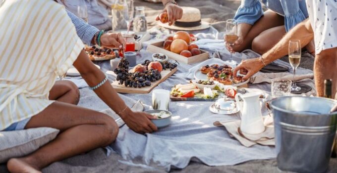 How to Plan the Perfect Lobster Picnic