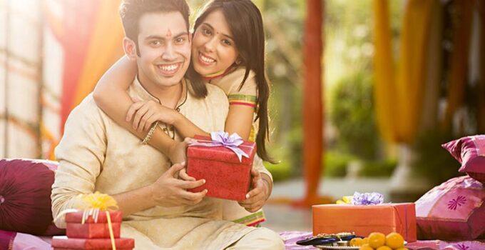 Wonderful Rakhi Gifts to Delight Your Younger Brother This Raksha Bandhan