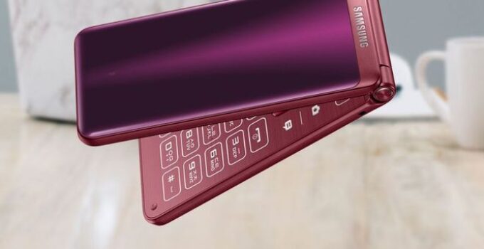 7 Best Flip Phone on the Market 2024