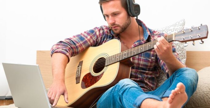 Things To Look For While Choosing The Right Online Guitar Lessons