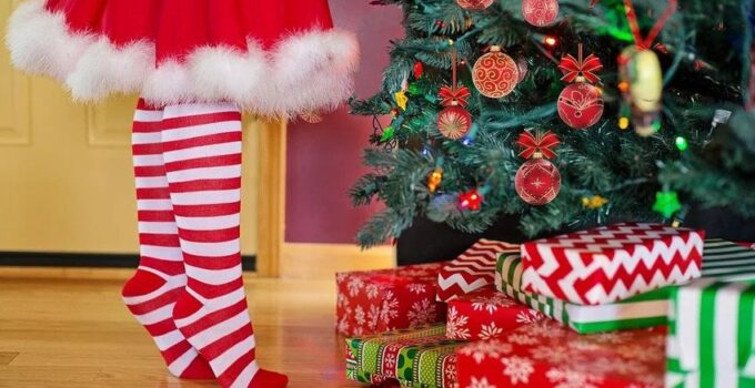 Decorating a Christmas Tree – Guide and Some Interesting Ideas