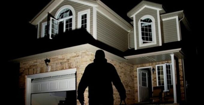 Best Ways to Keep Burglars Out of Your Garage – 6 Top Tips