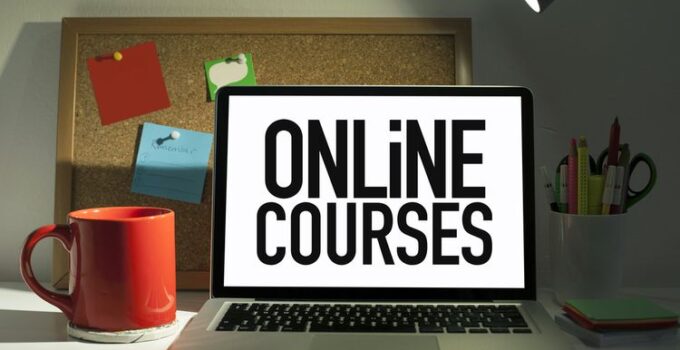 Why Are Online College Courses Becoming so Popular in 2024