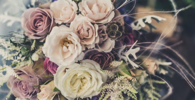 How to Choose Your Wedding Flowers? – 2024 Guide
