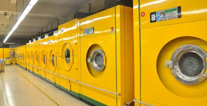 6 Tips on How to Choose the Best Commercial Laundry Machine In 2024