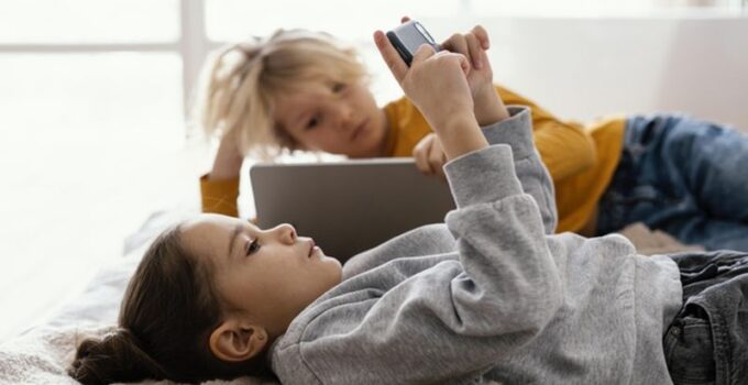 4 Safety Tips to Know Before Getting Your Child Their First Smartphone