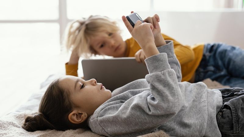 Child Getting Phone 4 Safety Tips to Know Before Getting Your Child Their First Smartphone ...