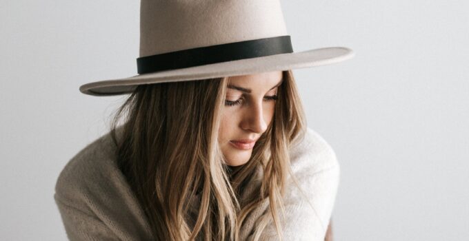 What Must You Know About Adding Straw Fedora Hats To Your Outfit?