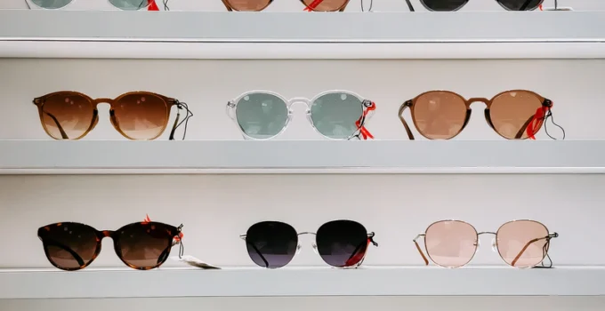 How to Buy Perfect Sunglasses for Someone else