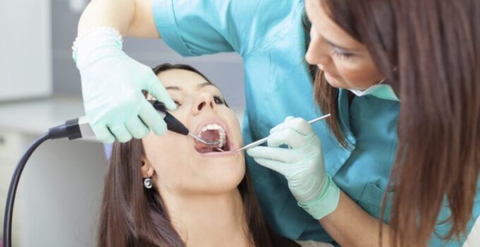 7 Serious Symptoms That Require Seeing a Dentist