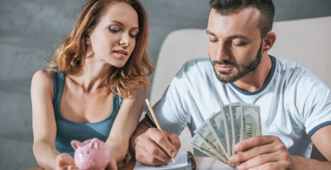 6 Hacks That Make Managing Your Money Easier