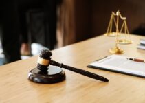Going to Trial Vs. Settling With the Insurance Company: Which is Better?