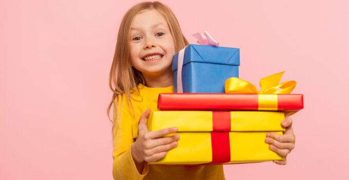 How Much Money Should You Spend on A Birthday Gift: 8 Ideas for A Perfect Present 