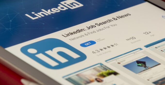 Finding Work with LinkedIn: 10 Strategies to Help with Job Hunting – 2024 Guide