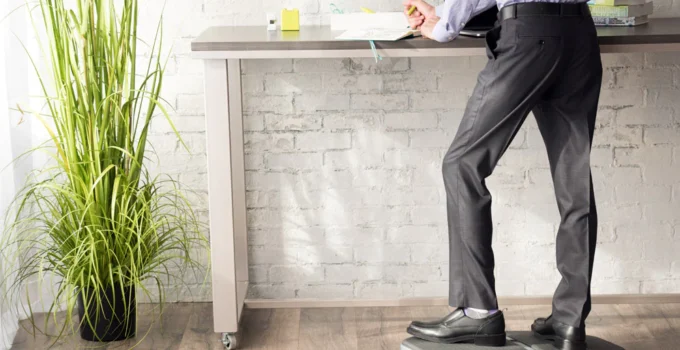 The Impact of Standing Desks on Workplace Culture and Employee Wellness – 2024 Guide