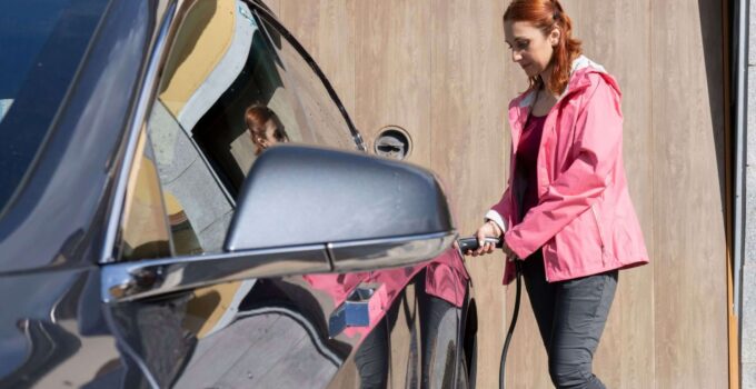 Top 7 Factors to Consider Before Installing an EV Charger at Home – Be Ready to Charge Anytime!