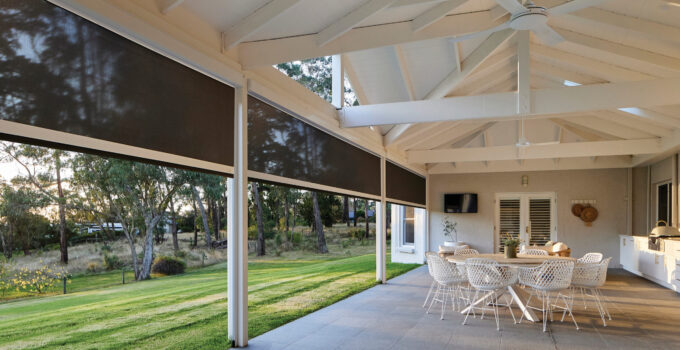 7 Benefits of Partnering with Experts When Picking Outdoor Blinds for Your Home or Business