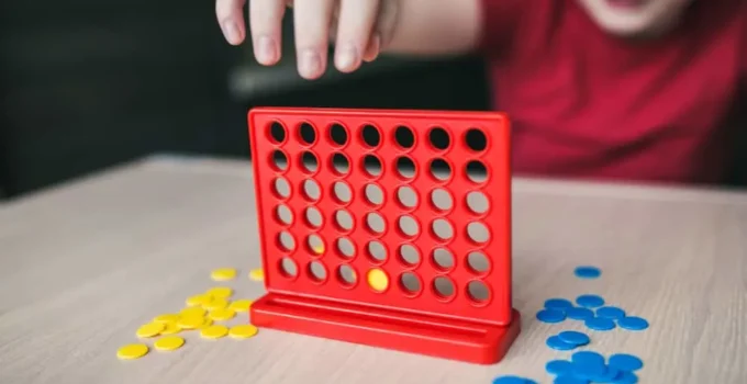The Evolution of Connect 4: From Board to Online Play – Exploring Differences