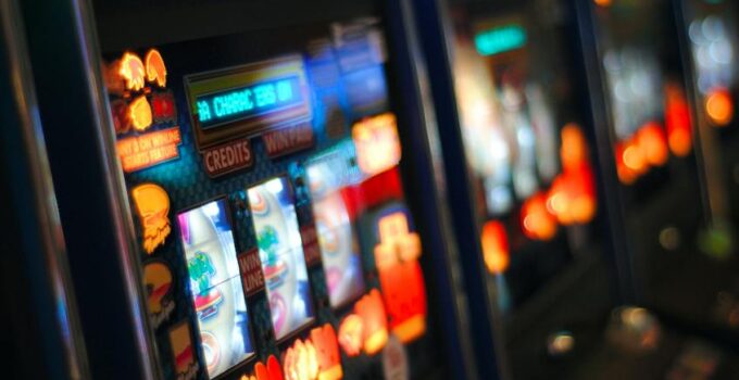 What’s the Difference Between Slot Machines and VLTs? A Comparative Guide