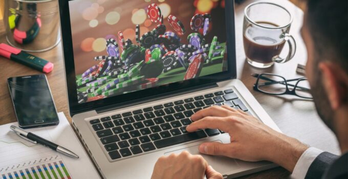 Why Do People Think Online Casinos Have Better Odds Than Regular Casinos?