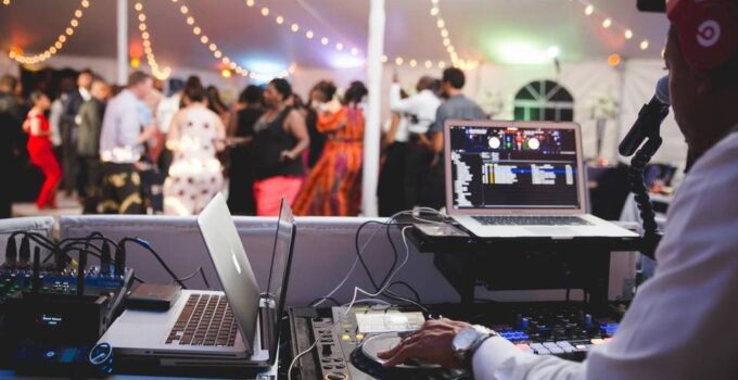Evaluating Wedding DJ Prices: Are You Being Ripped Off? Comparative Analysis