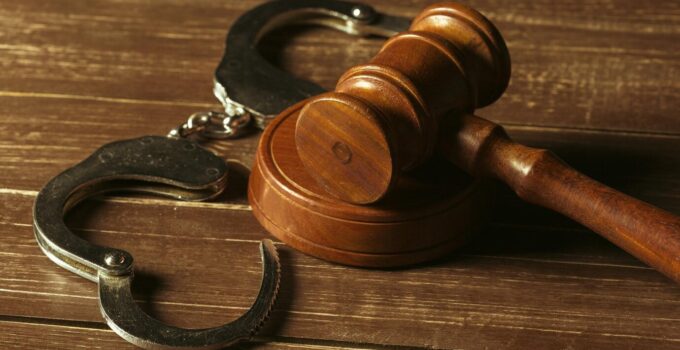 When Should You Hire a Criminal Law Lawyer?