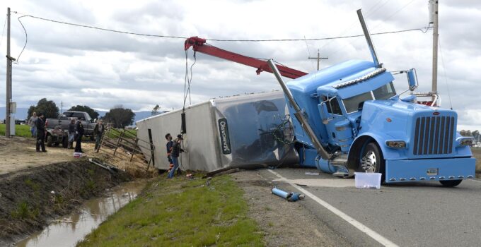 Benefits of Hiring a Bronx Truck Accident Lawyer